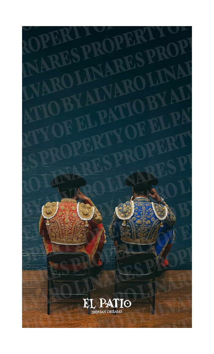 COURTSIDE BULLFIGHTERS WALLPAPER