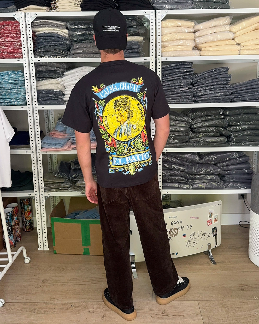 LA CAMISETA: CALMA, CHAVAL (Regular Oversized Fit)
