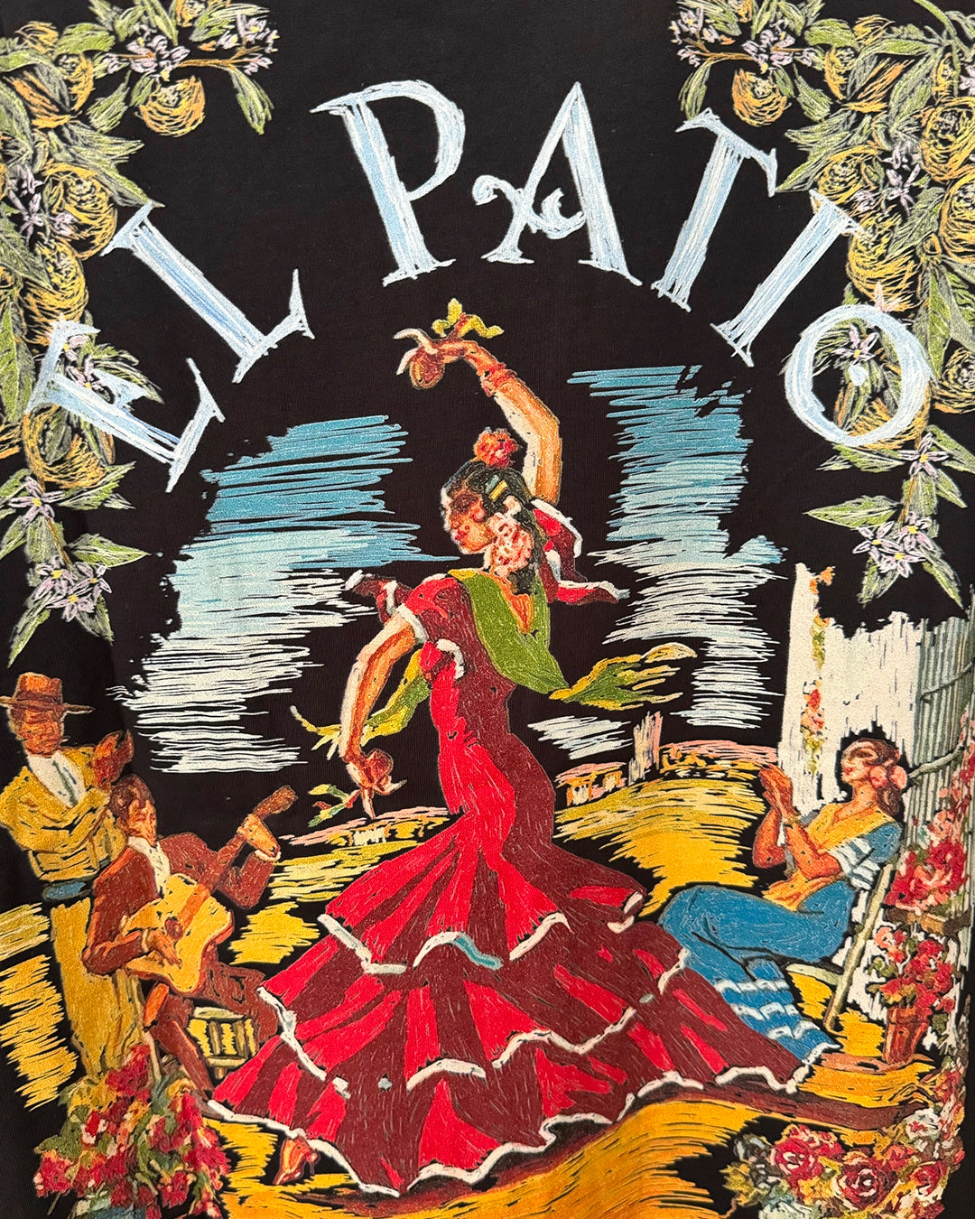 LA CAMISETA: FLAMENCA (Corte Oversize Relajado)
