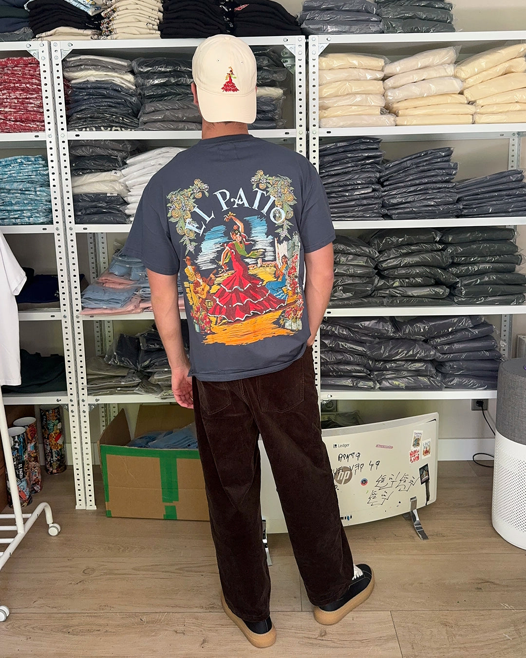 LA CAMISETA: FLAMENCA (Corte Oversize Relajado)