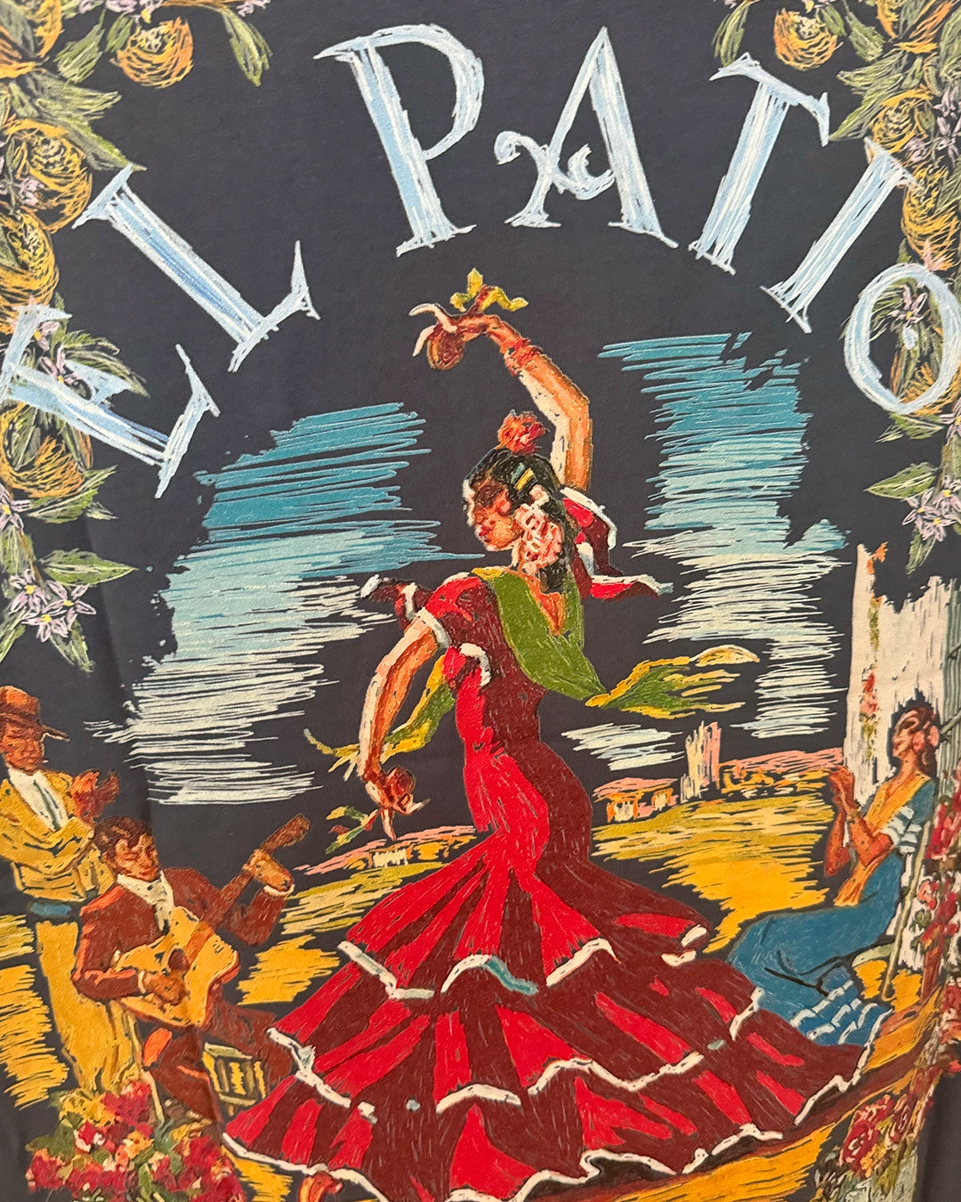 LA CAMISETA: FLAMENCA (Corte Oversize Relajado)